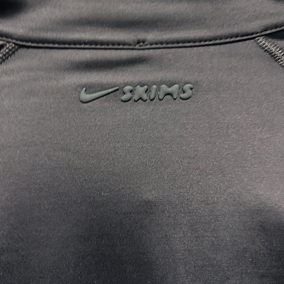 Nike SKIMS Black Long Sleeve Half Zip Performance Training Top Women’s Large - Picture 8 of 8